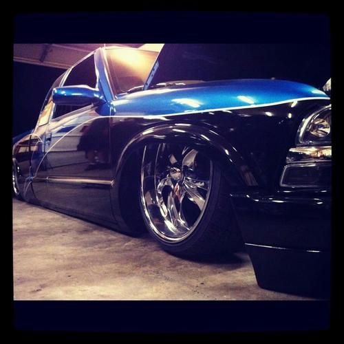 2000 chevy s10 bagged and body dropped on 22's