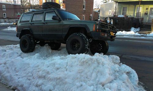 97 jeep cherokee xj lifted 4.5" / 32" tires / sye / low mile engine