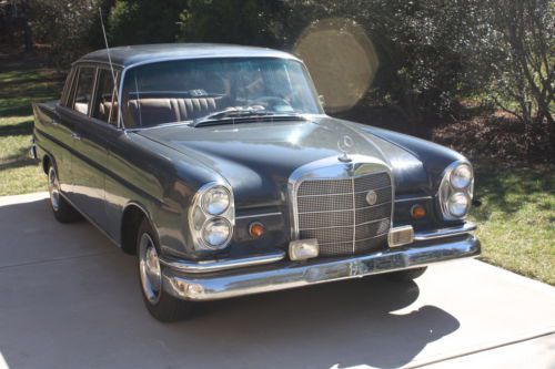 1966 mercedes 230s &#034;fintail&#034;, 4 speed stick on the floor, sun roof.