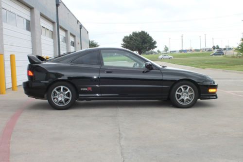 2000 acura integra type r  low miles clean title