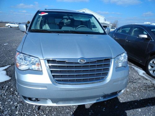 2009 chrysler town &amp; country tour ~~dvd~~reverse camera~~power doors~~no reserve