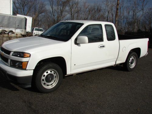 Extra clean truck! 25 mpg ! 2.9 4 cyl auto vl sport package 5 passenger seating