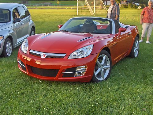 2007 saturn sky base convertible...cousin to the pontiac solstice