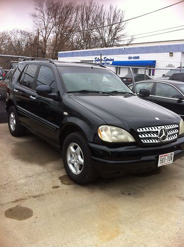 1998 mercedes benz ml320, head rest tv's, touch screen indash stereo, new paint