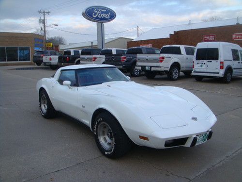 1978 corvette 25th anniversary white with red cloth 9,534 actual miles