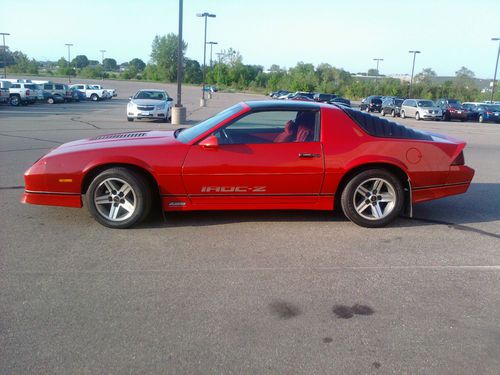 Rare red on red 86 iroc-z, with t-tops and louvers, no body rust, 145 speedo!!!!