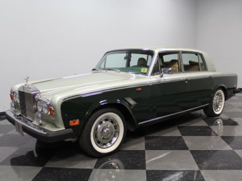 Very clean rolls-royce, 6.75l v8, plush leather, nice 2-tone paint!