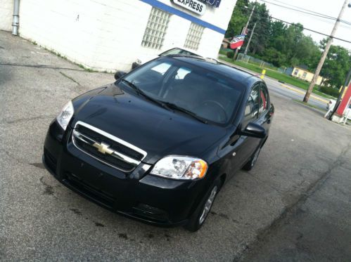2008 chevy aveo best gas mileage i have ever seen runs great 50k ice cold a/c!!