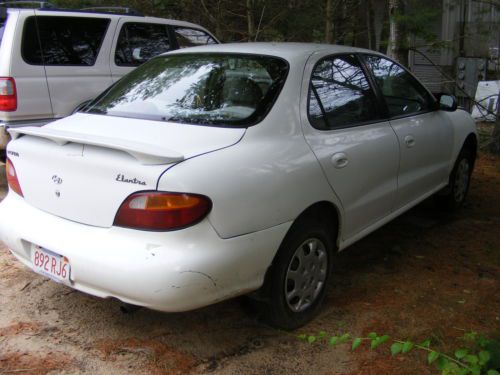 1998 hyundai elantra base sedan 4-door white 1.8l 1796cc l4 gas dohc