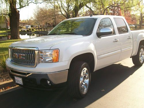 Sle 4x4 crew cab 5.3 like new 1 owner immaculate only 13550 miles