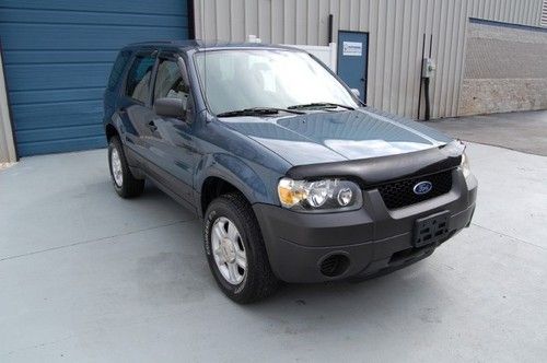 Wty 2005 ford escape 4wd 5 speed manual trans suv alloy 4x4 awd 26 mpg 05 man