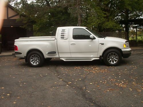 Ford f150 supercab lariat flareside 4  dr pickup  extra clean.. low low miles