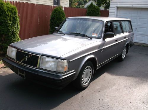 1993 volvo  240  dl automatic station wagon - mint condition  privet party sale.