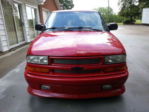 2000 red extreme truck, lowered, stereo, 5speed, 4cyl.