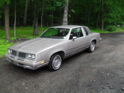 1983 cutlass supreme only 26,000k miles mint interior one family owned look!!!!