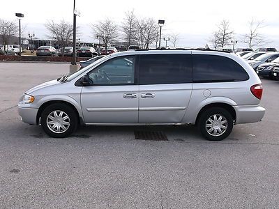 2005 99k dealer trade stow n go absolute sale $1.00 no reserve look!