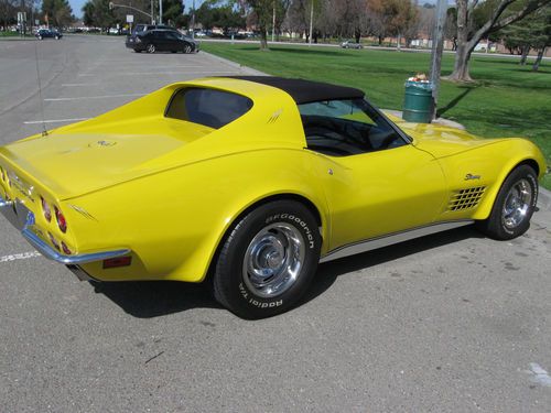 Corvette stingray - sunflower yellow, numbers matching - sounds great and fast!