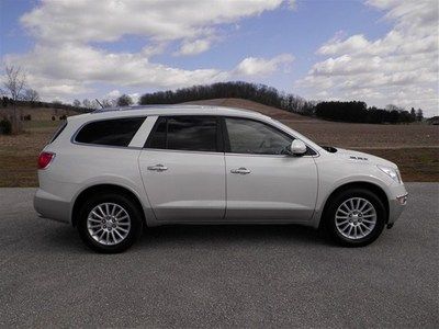 2010 buick enclave 1xl low miles awd, moonroof, dvd player, backup camera, v6
