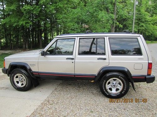 1995 jeep cherokee sport 4x4  4.0l *only 115,084 actual miles clean cold a/c