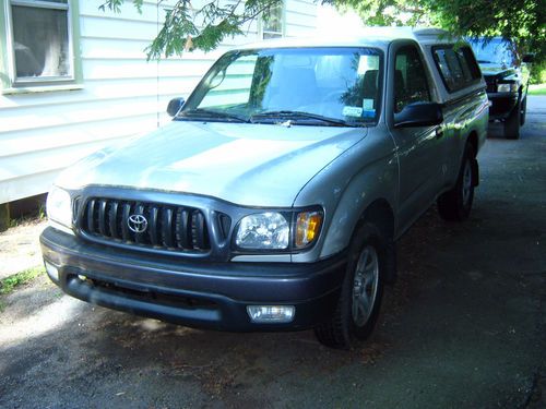 2004 toyota tacoma,2wd,reg.cab,5spd.one owner,low miles !!!!