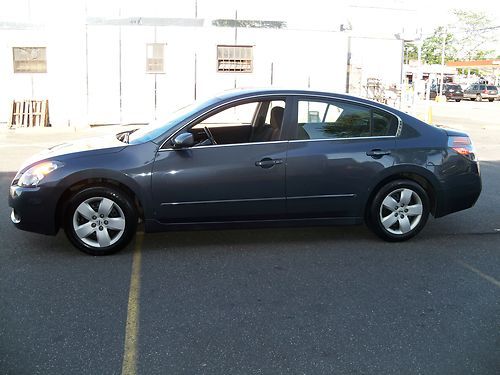 2007 nissan altima s 4dsd  2.5 4cyl. amazing on gas!  very reliable car!!