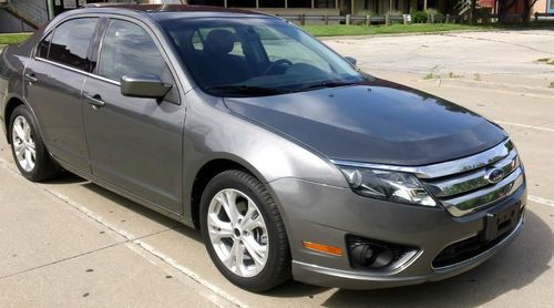 33k miles full factory warranty -- clean &amp; comfortable!  -- near kc/ kci airport