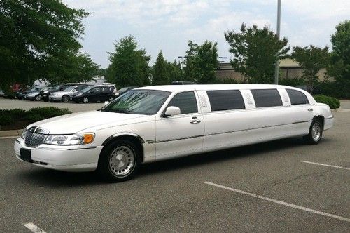 2000 lincoln limousine white town car signature sedan 4-door 4.6l 120in.