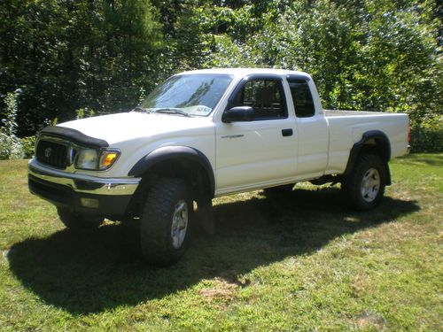 2004 toyota tacoma base extended cab pickup 2-door 2.7l