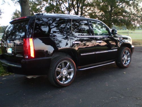 2008 cadillac escalade black/black-pristine condition-heated and cooled seats,