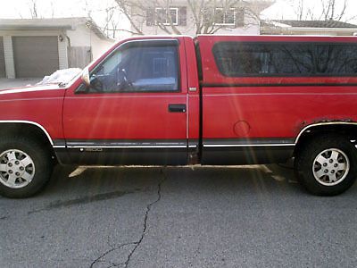 1993 chevrolet c1500 pick-up truck with cap