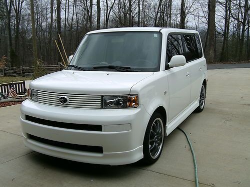 2006 scion xb base wagon 5-door 1.5l riax  low milage private owner no reserve