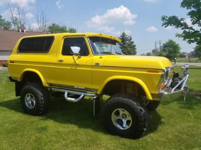Ford: bronco custom lifted