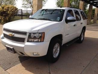 2008 chevy tahoe white z71 4wd,navi,dvd,rear view camera,htd seats,clean carfax