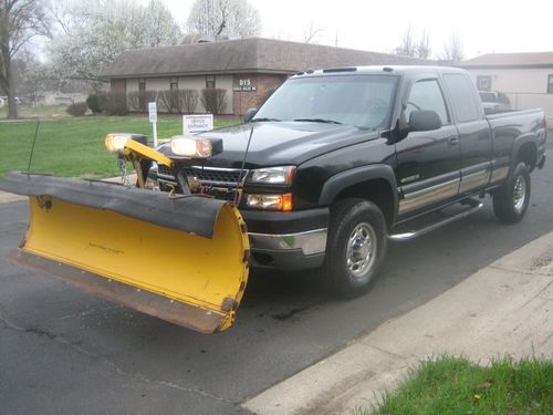 2005 chevrolet 2500hd ex cab short bed with fisher 8' minute mount 2 plow