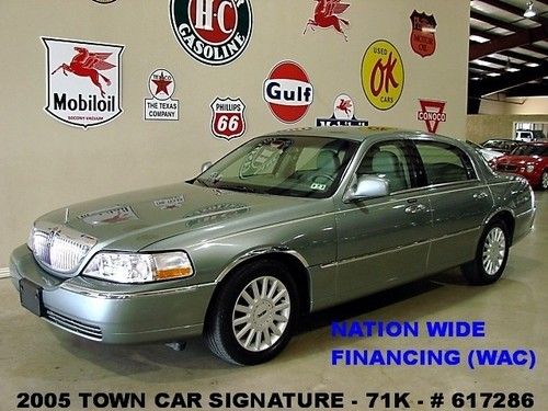 2002 town car signature,leather,pwr pedals,park sensors,17in whls,71k,we finance