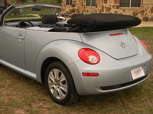 2009 volkswagen  beetle convertible, automatic trans, no reserve.