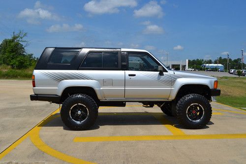 1988 toyota 4runner 4x4, sr5, cream puff, lift kits, 33" tires, removeable top