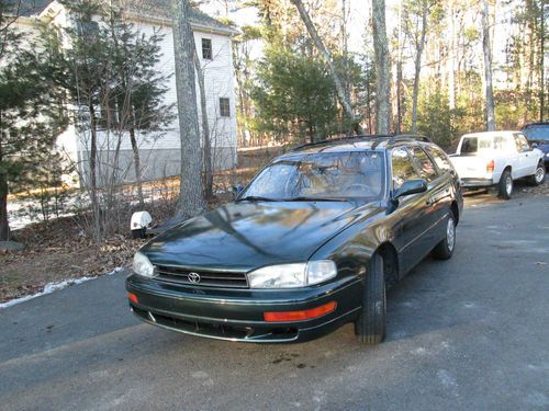 1994 toyota camry le wagon 4-door 2.2l - excellent shape, runs and drives great.