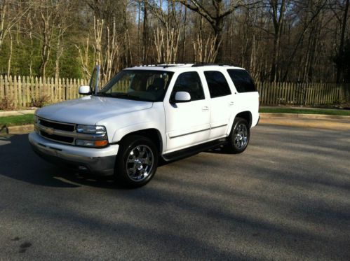 2004 chevrolet tahoe lt with 20&#034; chrome rims and leather seats - nice!!!