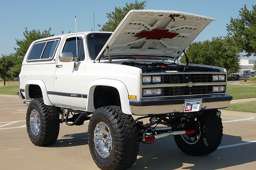 1991 chevrolet blazer k5 in beautiful condition, white w/ red int