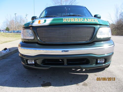 Ford f150 ,2002, lariat, one of kind, a lot of extra, excellent condition .