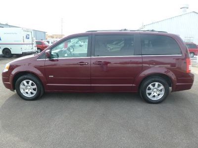 *2008* chrysler town &amp; country, touring edition, heated leather + dual dvd.t.v !