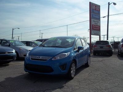Like new!!!! (blue) 2013 ford fiesta sedan!   some features include: 29 mpg city
