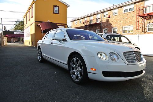 2006 bentley mint conditon with all services completed.