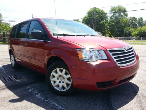 2009 chrysler town and country lx stow n go