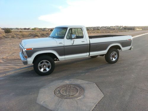 Very clean ford f 250 lariat 4x4 fuel injected