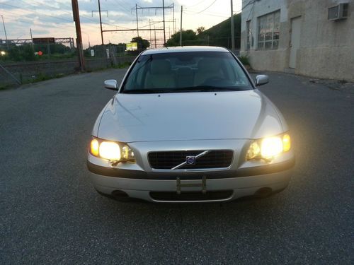 2004 volvo s60 2.4 sedan 4-door 2.4l- clean in&amp;out- drives perfect- no reserve!!
