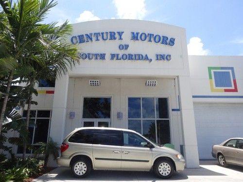 2006 chrysler town &amp; country swb 4dr low miles