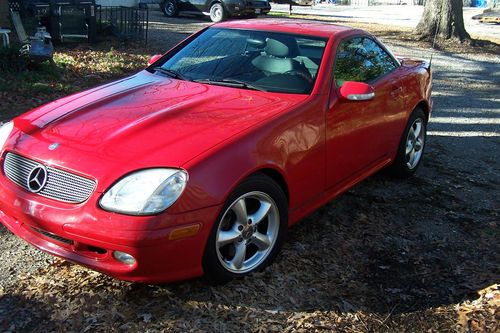 2002 mercedes benz slk 320 hard top convertable red with only 58,000 miles