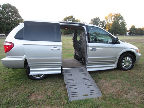Handicap wheelchair entervan rampvan mobility van. wheelchair limited model